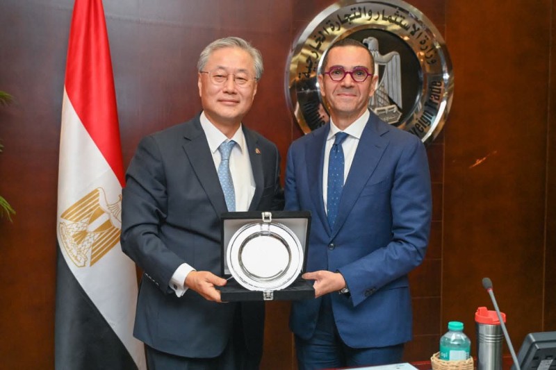 وزير الاستثمار والتجارة الخارجية يستقبل سفير دولة كوريا الجنوبية بالقاهرة
