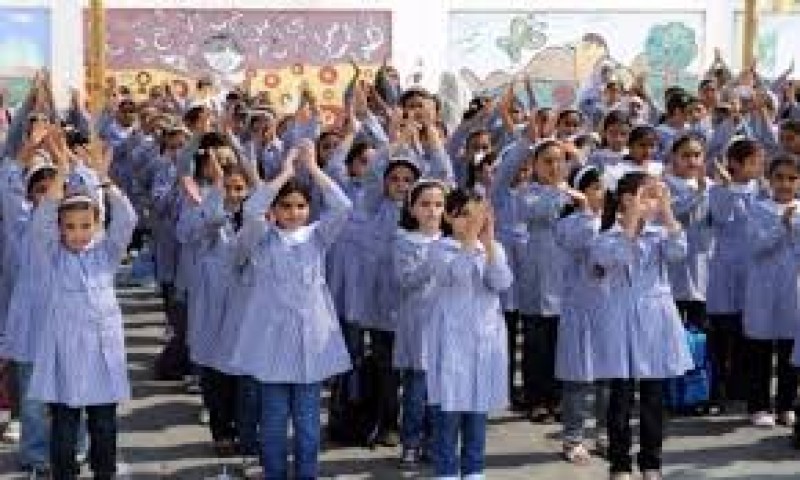 الزي المدرسي الموحد بين الانضباط وتخفيف الأعباء..
