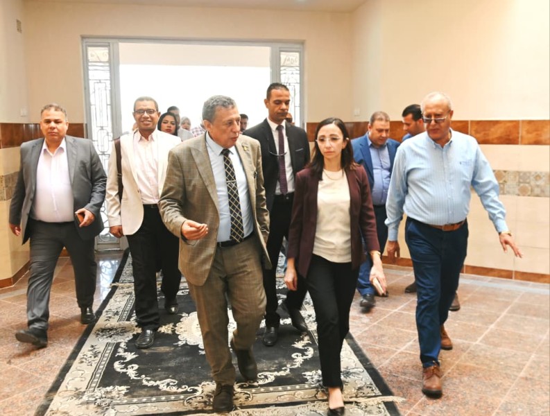 محافظ البحيرة تتفقد أعمال التشطيبات النهائية بمدرسة STEM للمتفوقين بدمنهور