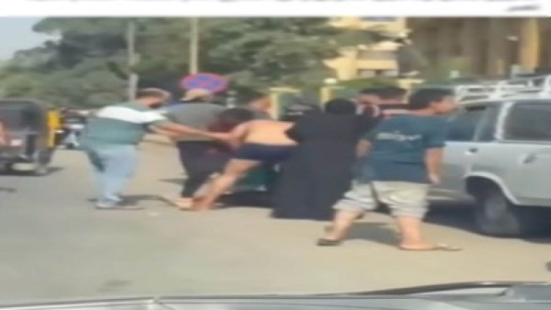 الداخلية تكشف ملابسات فيديو ”شخص يتشاجر عاريا” بمدينة نصر