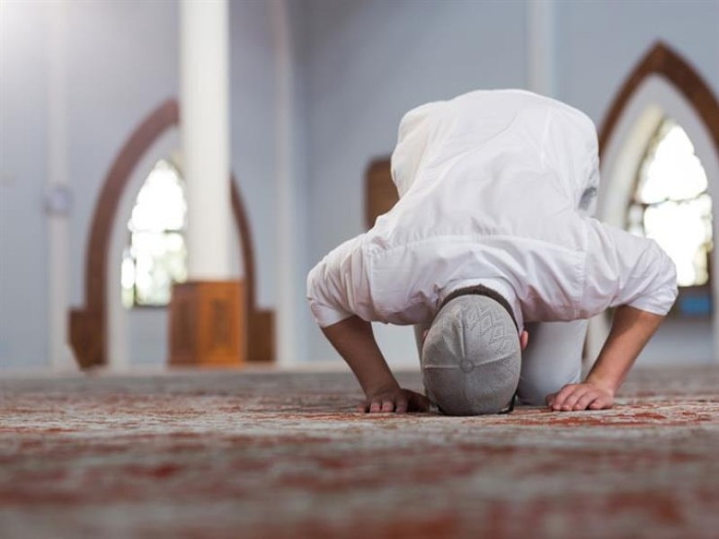 لماذا سميت صلاة الظهر بهذا الاسم؟