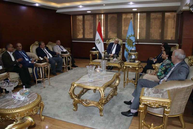 وزارة البيئة تعقد إجتماعًا مُوسعًا للإستعدادات لموسم ”نوبات تلوث الهواء” لمُواجهة حرق قش الأرز