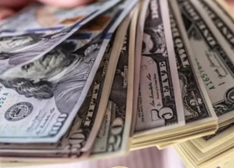 ارتفاع مفاجئ للدولار في 3 بنوك وتراجع في آخر