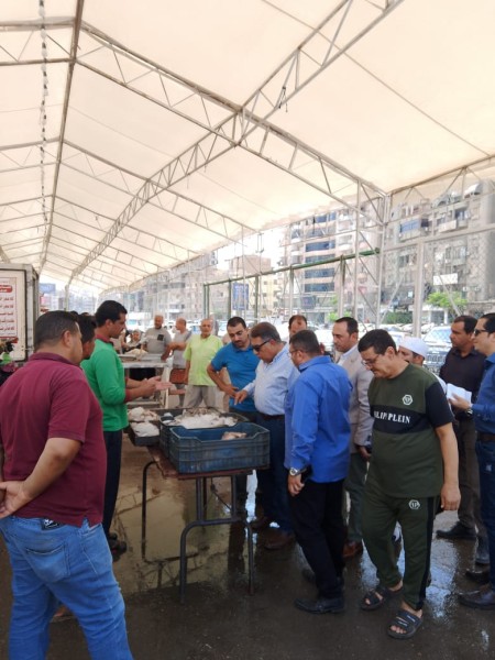محافظ الدقهلية يتفقد سوق اليوم الواحد
