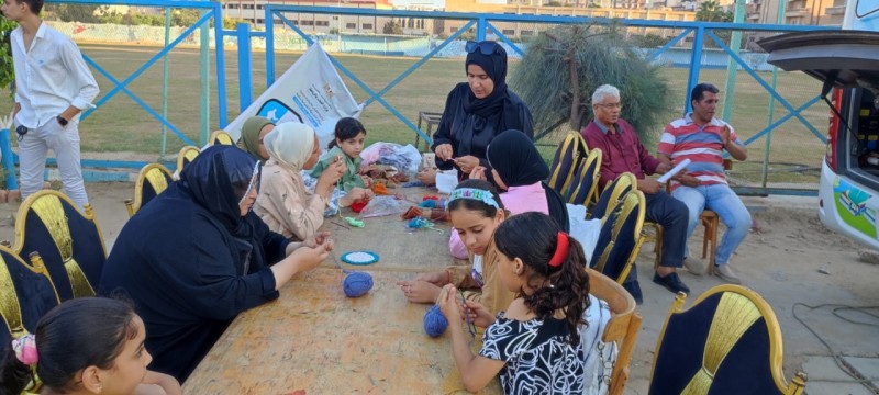 المكتبة المتنقلة تنظم فعاليات ثقافية وفنية لأطفال رشيد