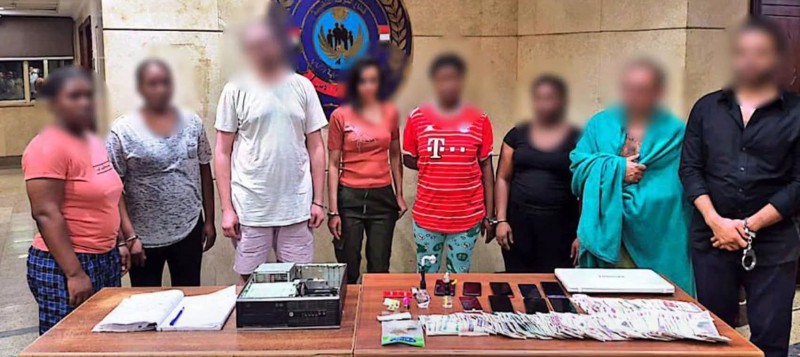 ضبط شبكة دعـارة داخل نادٍ صحي فاخر بالنزهة وضبط المدير و5 سيدات