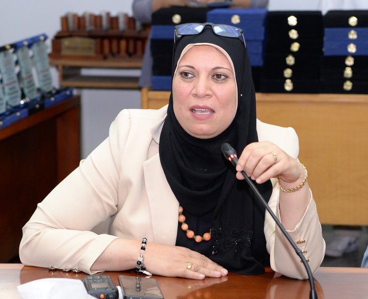 رئيس جامعة المنصورة يكرم أعضاء قافلة ”جسور الخير 22” تقديرًا لعطائهم في شمال سيناء