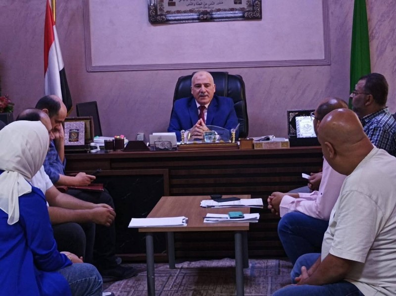 وكيل وزارة الصحة بالقليوبية يعقد اجتماعًا مع فريق إدارة مكافحة الأمراض المتوطنة