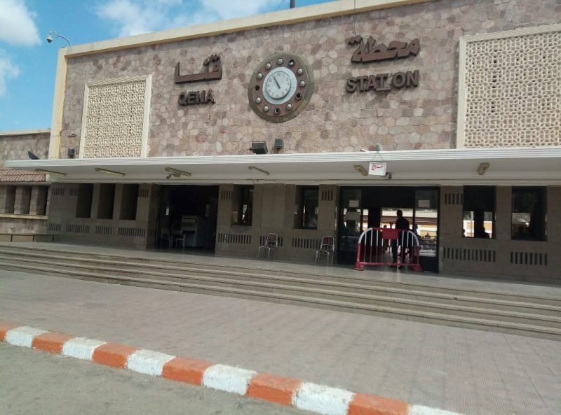 ضبط طالبة ألقت رضيعها في القطار المتجه من سوهاج لقنا