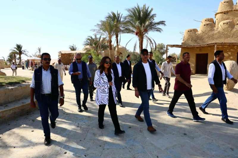 وزيرة التنمية المحلية والقائم بأعمال وزير البيئة ومحافظ الفيوم فى جولة تفقدية بمحمية وادي الريان