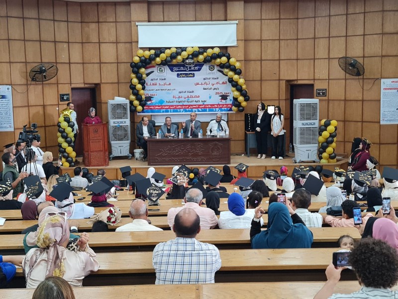 رئيس جامعة دمنهور يشهد حفل تخرج طلاب ”التعليم المدمج” بكلية التربية للطفولة المبكرة بالشراكة مع جامعة المنيا