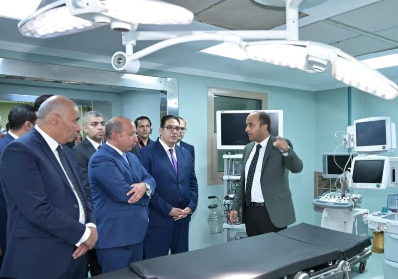رئيس جامعة القاهرة يتفقد أحدث عمليات التطوير والتحديث بغرف العمليات ومحطة الغازات بمستشفى الطوارئ بقصر العيني