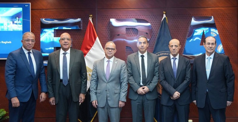 مجلس إدارة هيئة الرقابة المالية يوجه الشكر للدكتور إسلام عزام بعد توليه رئاسة البورصة المصرية