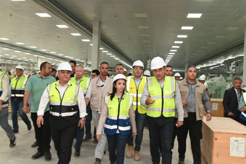 وزير قطاع الأعمال ومحافظ البحيرة يتفقدان مشروع تطوير شركة مصر للغزل والنسيج بكفر الدوار