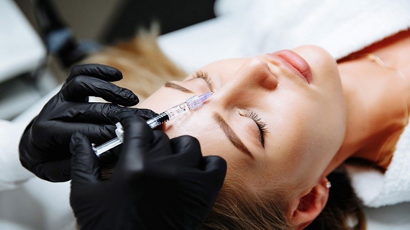 مفيدة شيحة تحذر من عمليات التجميل في الوجه والحقن بالفيلر