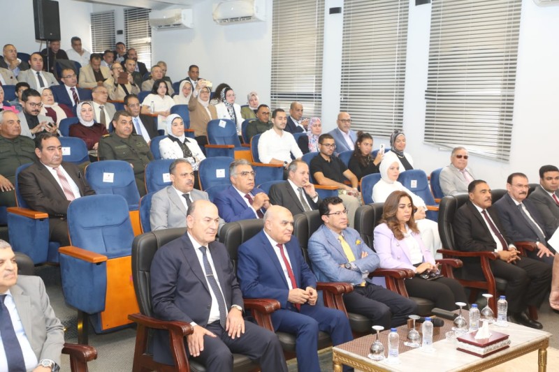 محافظ الدقهلية يهنئ محافظ السويس بمناسبة حصوله على درجة الدكتوراه في الاقتصاد من الكلية العسكرية لعلوم الإدارة