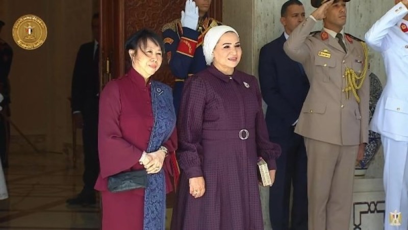 قرينة السيسي تستقبل حرم الرئيس السنغافوري بقصر الاتحادية