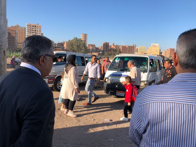 محافظ الدقهلية في جولة مفاجئة بموقف قولنجيل للتأكد من توافر سيارات النقل الجماعي والسرفيس لنقل الطلاب والمواطنين في أول أيام العام الدراسي