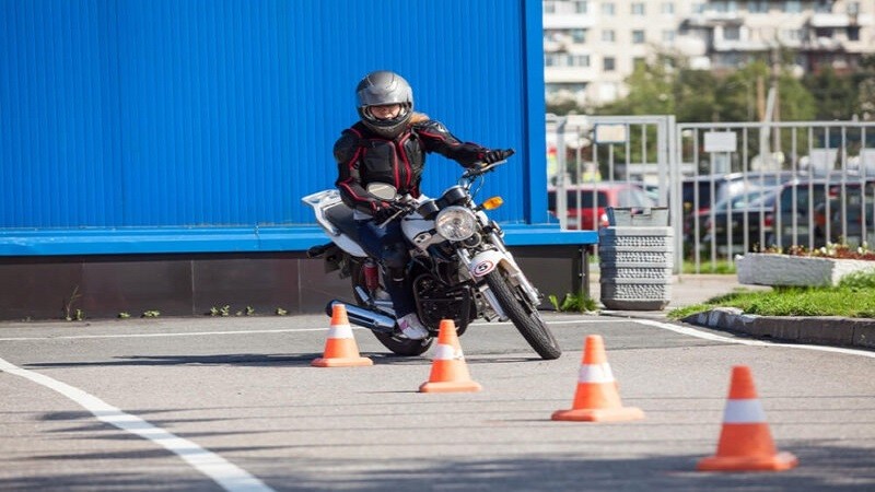 استخراج رخصة قيادة دراجة نارية 2025.. الخطوات والطريقة