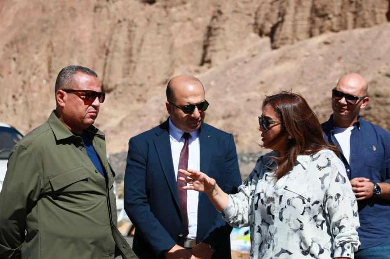 منال عوض توجه جهاز تنظيم إدارة المُخلّفات بتطبيق نظام مُتكامل لجمع و تدوير المُخلّفات في مدينة دهب