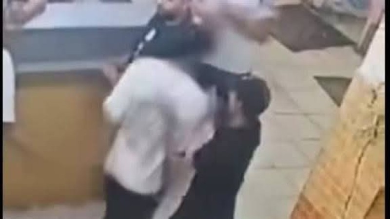 حبس طالب بعد طعنه زميله بسلاح أبيض بمدرسة في المنوفية .. ”بدأت بهزار على السلم”