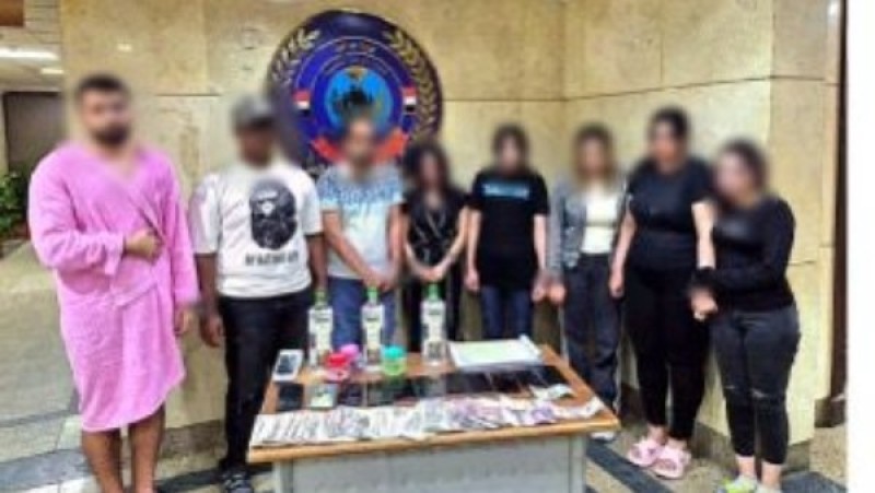 5 فتيات ورجلان.. الداخلية تداهم ناديًا للأعمال المنافية للآداب بالتجمع