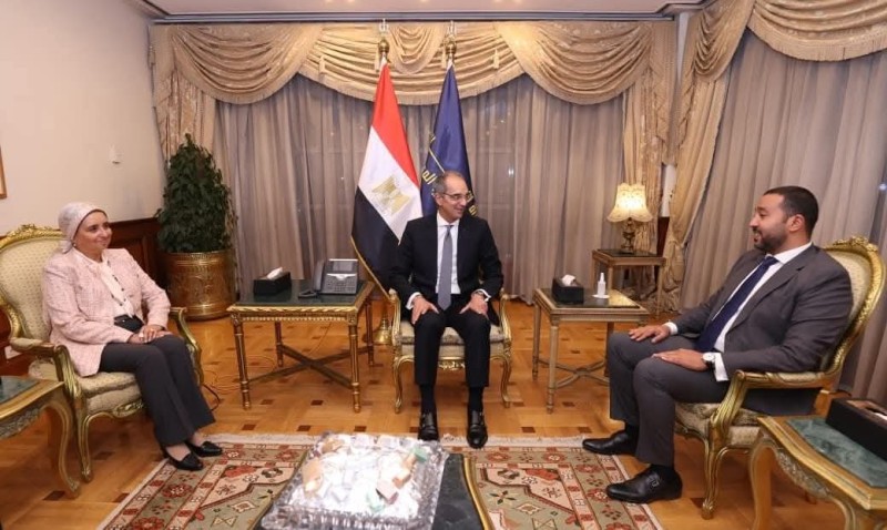 وزير الاتصالات يستقبل رئيس مجلس إدارة الشركة المصرية للاتصالات