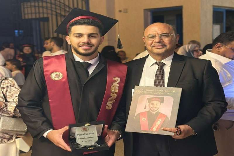 الكاتب الصحفي سيد الضبع يهنئ المستشار عطا زيادة بحصول نجله على بكالوريوس طب الأسنان