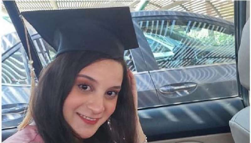 سيد الضبع رئيس تحرير موقع وصحيفة الديار يهنئ الزميل محمد عطية مدير تحرير الأهرام المسائي وقرينته نادية عبد الحليم نائب رئيس تحرير الأهرام المسائي لحصول كريمتهما آيتن على بكالوريوس الهندسة .. الف مبروك