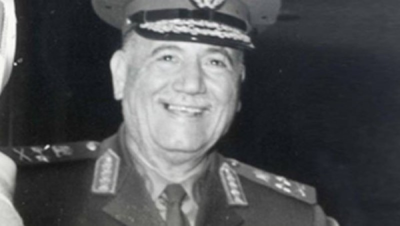 المشير أحمد إسماعيل.. أعاد تنظيم صفوف القوات المسلحة