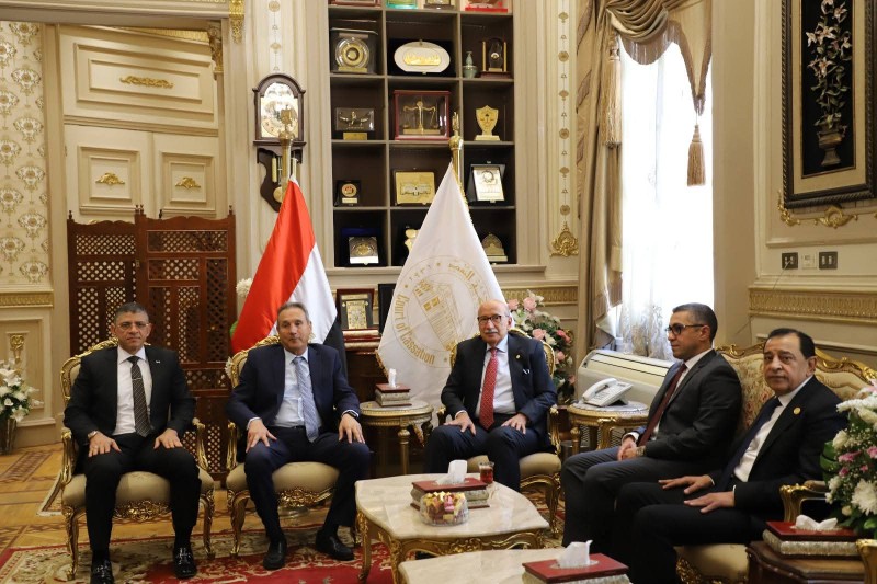 رئيس محكمة النقض ورئيس مجلس إدارة البنك الاهلي المصري 