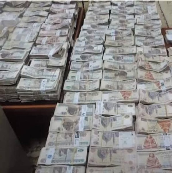 الأجهزة الأمنية بقنا تضبط تاجر مخدرات بتهمة غسل ٥٠ مليون جنيه في عقارات وسيارات