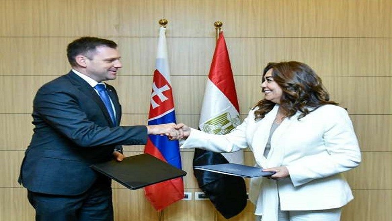 منال عوض توقع مذكرة تفاهم مع وزير البيئة بسلوفاكيا للتعاون في مجال تغير المناخ