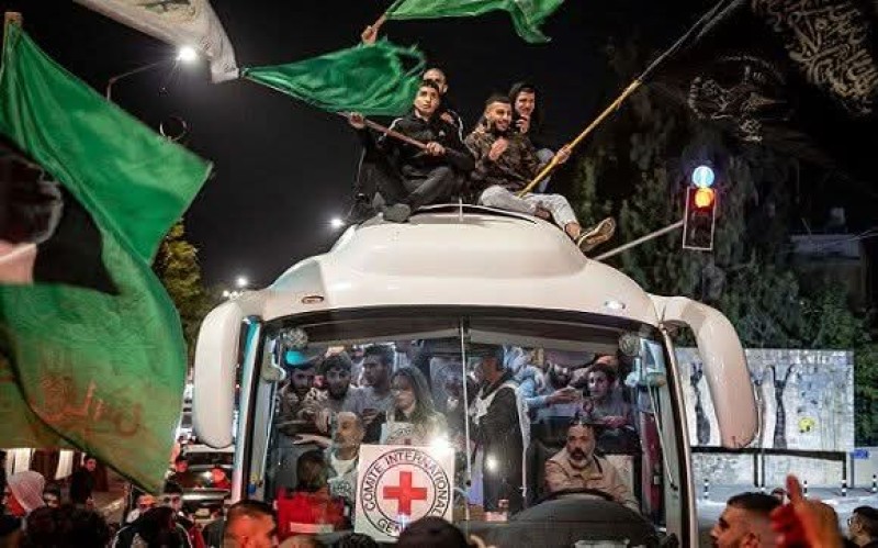 مشاورات هاتفية بهدف تعديلات محدودة في قائمة الأسرى الفلسطينيين المقرر الإفراج عنهم