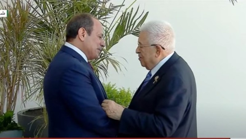 السيسي يستقبل نظيره الفلسطيني بمقر قمة شرم الشيخ للسلام