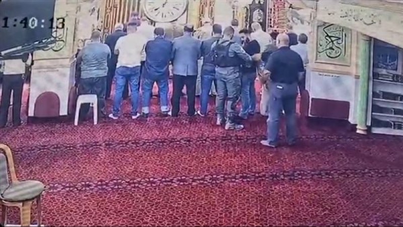 توتر في القدس بعد اقتحام مسجد الهجرة من قبل جندي إسرائيلي