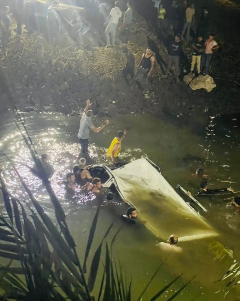 حادث ومصـرع فتاة وإصـابة 10 آخرين في انقـلاب ميكروباص بترعة بطريق ”ميت فارس ديرب الخضر” بدكرنس بالدقهلية