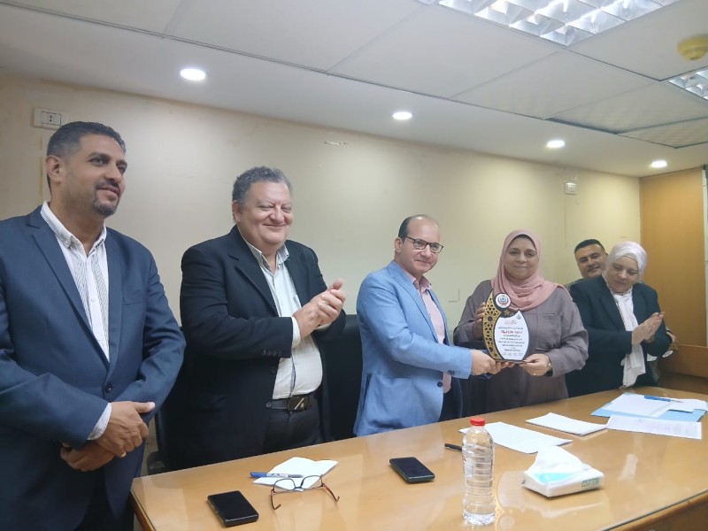 وكيل الصحة بالدقهلية يترأس اجتماعًا لمناقشة مؤشرات الأداء ويكرم الإدارات المتميزة