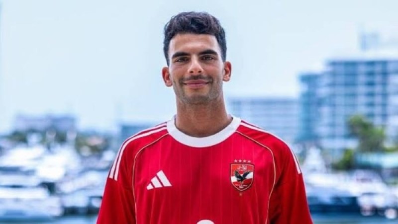 شوبير يكشف مفاجأة بشأن تنازل زيزو عن مستحقاته لدي الزمالك