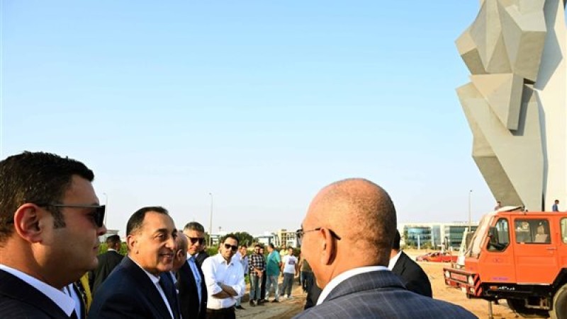 رئيس الوزراء يتفقد أعمال تطوير المنطقة المحيطة بالمتحف المصري الكبير