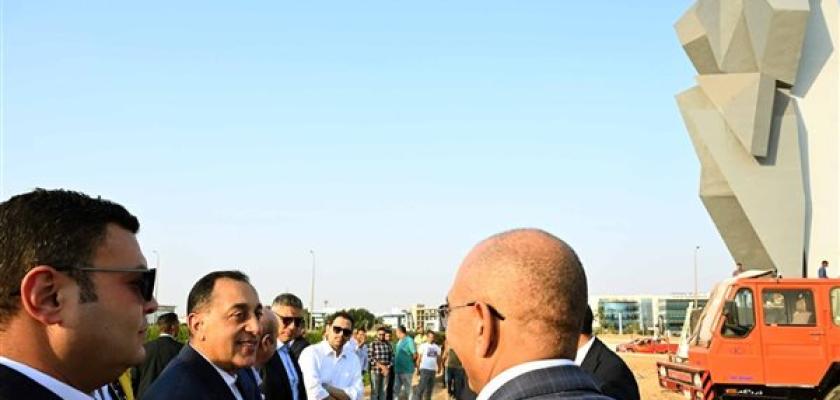 رئيس الوزراء يتفقد أعمال تطوير المنطقة المحيطة بالمتحف المصري الكبير