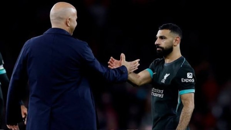 بعد تصريحات كوكوريلا.. مدرب ليفربول يدافع عن محمد صلاح
