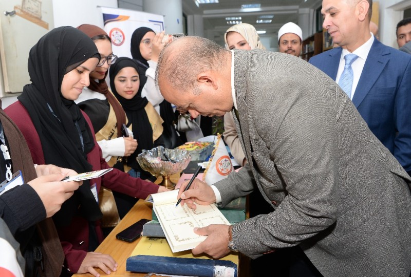 رئيس جامعة المنصورة يفتتح المعرض الرابع عشر للكتاب لتعزيز الوعي الثقافي والبحث العلمي لدى الطلاب