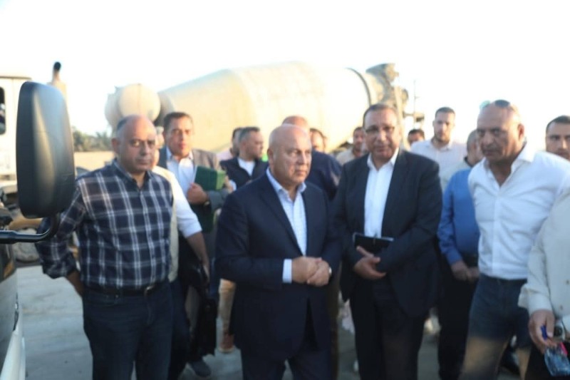وزير الصناعة والنقل يتفقد مشروعات تطوير الطرق بمحافظات الدلتا
