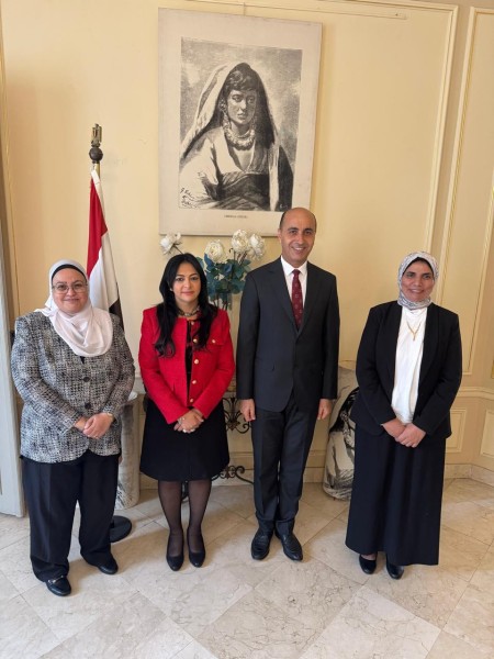 لتعزيز الشراكات التعليمية الدولية... وفد جامعة دمنهور في زيارة رسمية للمكتب الثقافي المصري بباريس
