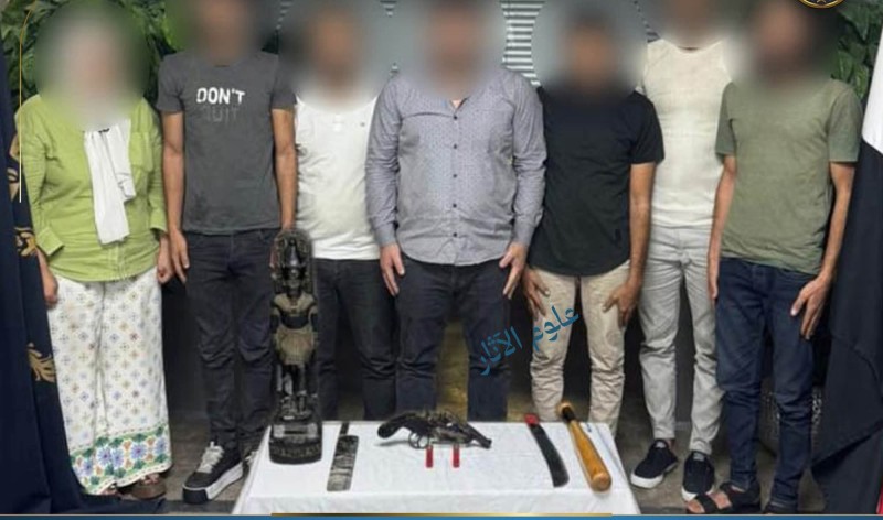 ضبط تشكيل عصابي يروج فيديوهات مزورة لآثار مقلدة وبيعها بالتدليس والنصب والغرر