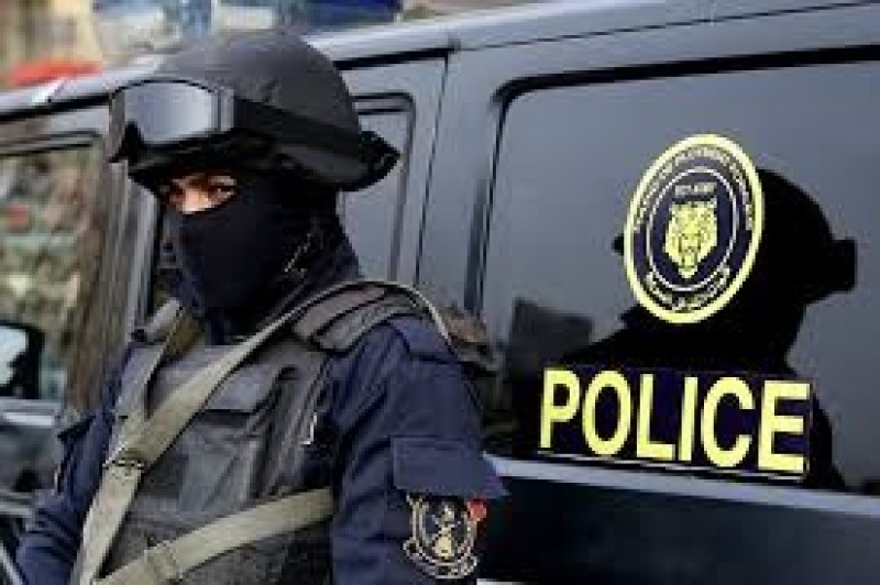 القبض على المتهمين بالنصب على سائق بالشرقية