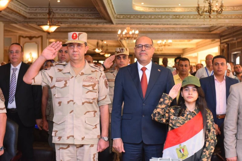 وزير العمل: ”جنود الإنتاج” خط الدفاع الأول لمواجهة حروب الجيل الرابع والخامس وزير العمل: ”جنود الإنتاج” خط الدفاع الأول لمواجهة حروب الجيل الرابع والخامس
