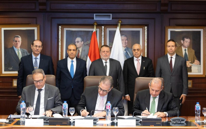بنك مصر يشارك في مبادرة ”افتح حسابك في مصر” للعاملين بالخارج بنك مصر يشارك في مبادرة ”افتح حسابك في مصر” للعاملين بالخارج
