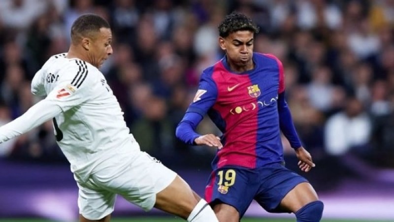 ريال مدريد يحسم الكلاسيكو أمام برشلونة بنتيجة 2-1 بالدوري الإسباني ريال مدريد يحسم الكلاسيكو أمام برشلونة بنتيجة 2-1 بالدوري الإسباني